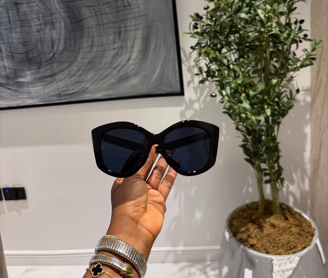 SUN172 Stylish Black Sunnies